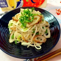 Snapdishの料理写真:竹輪で簡単！ほんだし焼きうどん|のらねこままさん