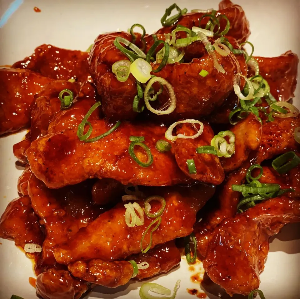 Dinner ! Dinner ! 
Chinese Crispy Fried Pork with Homemade Hot & Sour Sweet Sauce with Steamed Rice 
#chinese #pork #chefemanuel  
#dinner #homecooking
#iloveco|Emanuel Hayashiさん