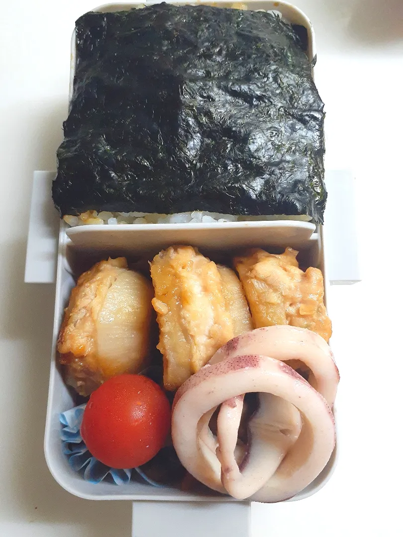 ☆中学生弁当☆玄米入りのり弁、蓮根肉挟み焼き、ひじき煮物、イカ焼き、ミニトマト|ｼｮｺﾗさん