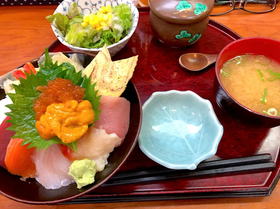 Snapdishの料理写真:海鮮丼|utayataさん