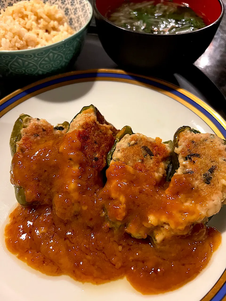 Snapdishの料理写真:軟骨入り鶏挽肉のピーマン詰め焼き🫑味噌マヨソースで🍚ご飯が進むっっっ|💍ごはん🍚さん