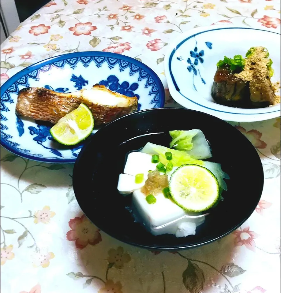 鯛の塩焼き　なすのステ―キ
潮汁
　たい　かぼす　豆腐　なす|みやちゃんさん