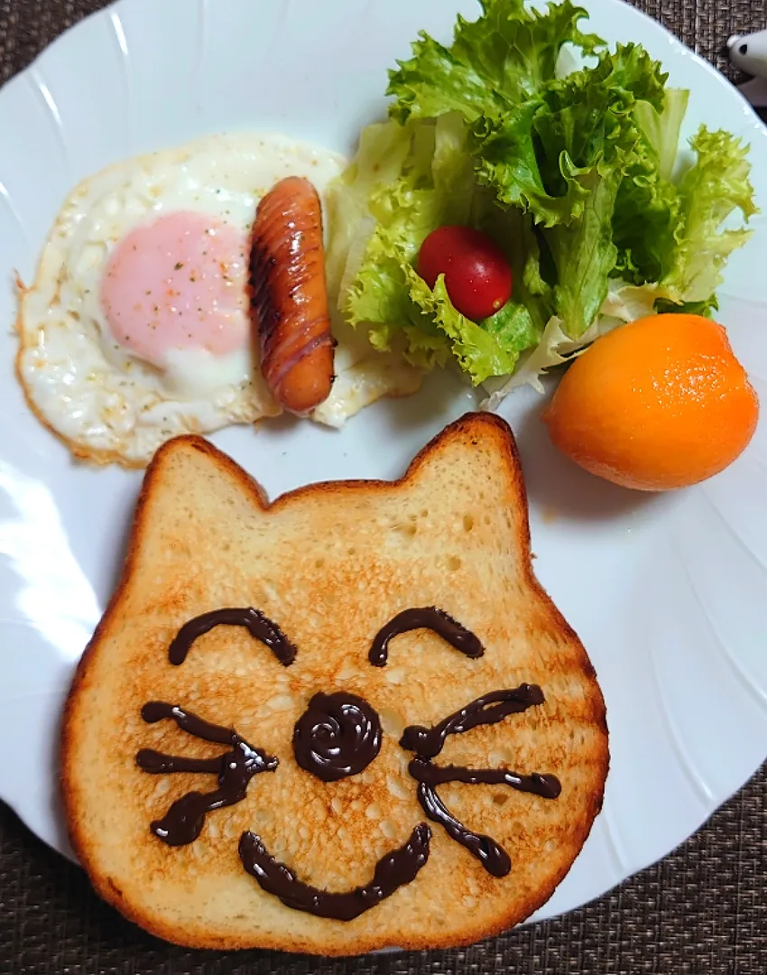 ネコパンで朝ご飯🌄|ポチさん