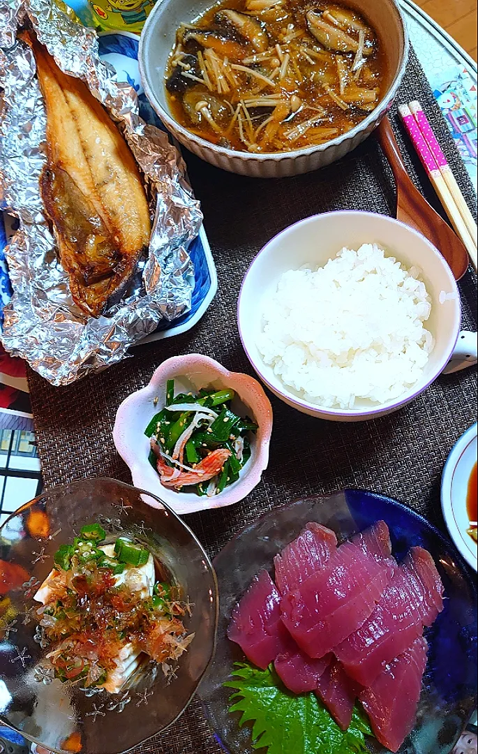 マグロ刺身と色々で夕ご飯🍴|ポチさん