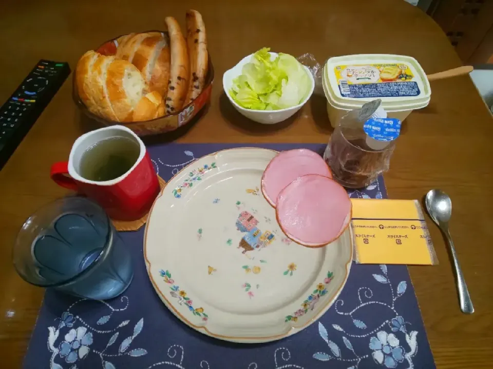 丸パンのサンドイッチ(昼飯)|enarinさん