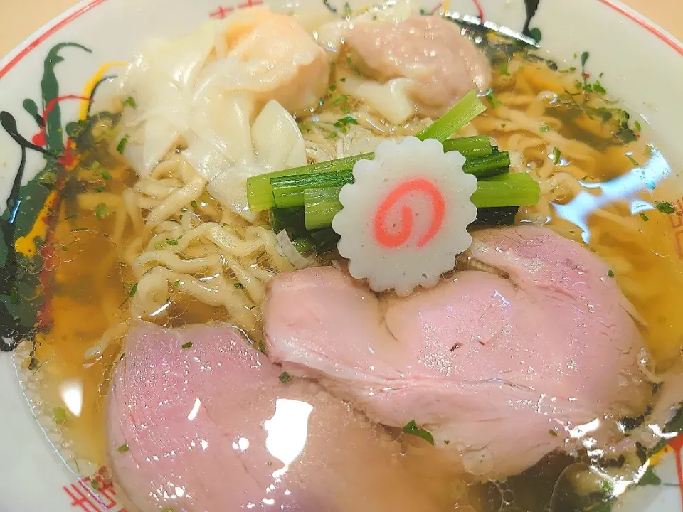 【ミシュランガイド東京2022
ビブグルマン ラーメン 掲載店】
キング製麺
山椒ラーメン (900円)
＋麺中盛(無料)
＋ワンタン肉1個/海老1個 (140円)
@王子6分
(赤羽まで徒歩41分)
22196|大脇さん