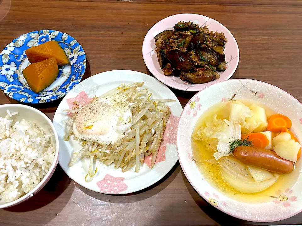 もやしの巣ごもり卵　ポトフ　麻婆茄子　かぼちゃの煮物|おさむん17さん