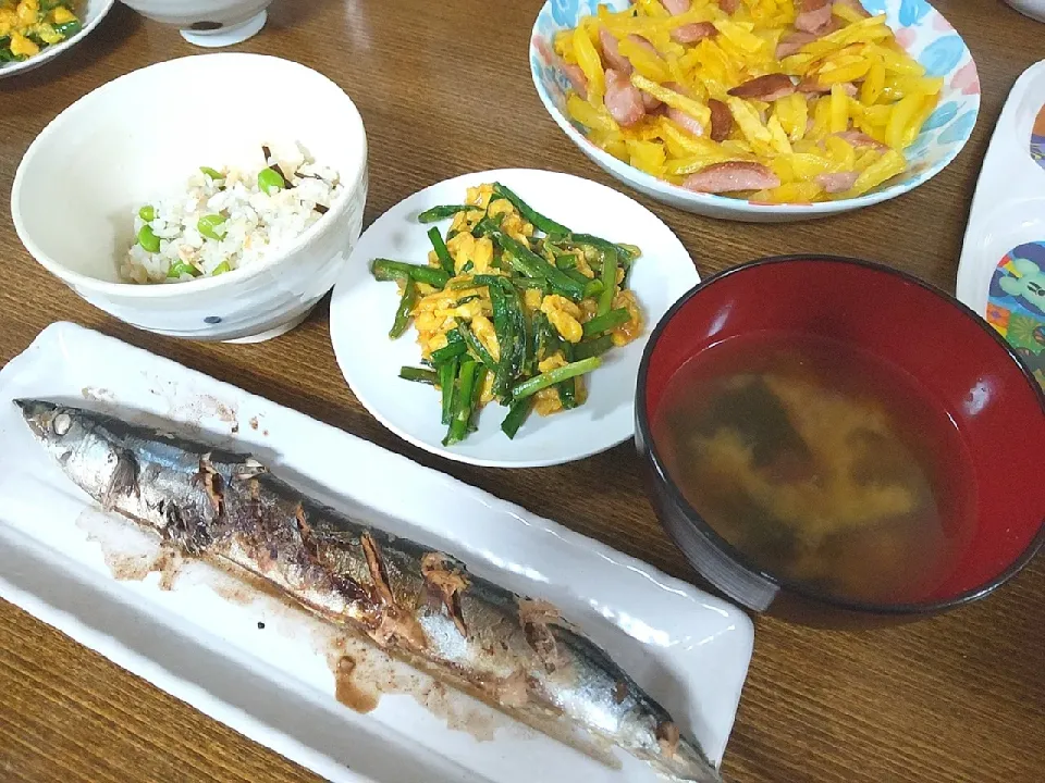 秋刀魚の塩焼き
枝豆と鮭の塩昆布混ぜごはん
魚肉ソーセージのじゃが芋ガレット
ニラ玉甘酢あん
海藻とキャベツの味噌汁|尚さん