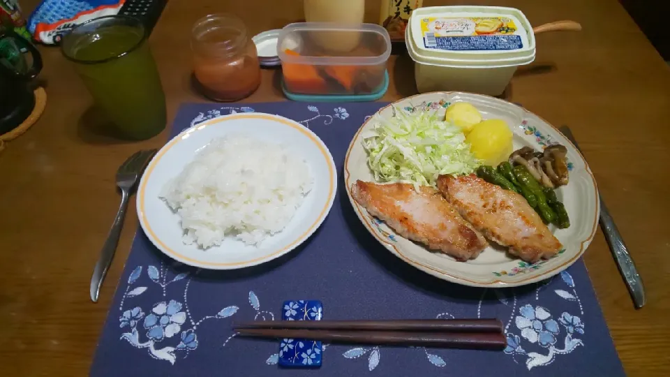 Snapdishの料理写真:ポークステーキ(夕飯)|enarinさん