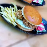 Snapdishの料理写真:Chicken Zinger Burger
@ tift nashik|tiftさん