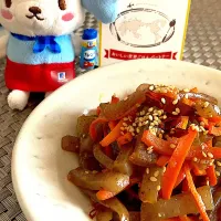 Snapdishの料理写真:こんにゃくとにんじんのキンピラ風🥕