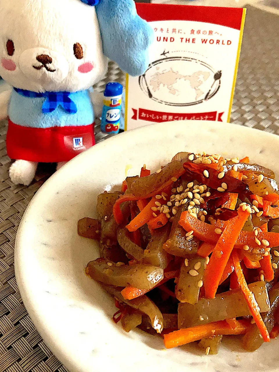 Snapdishの料理写真:こんにゃくとにんじんのキンピラ風🥕|ジュンコ バイヤーさん