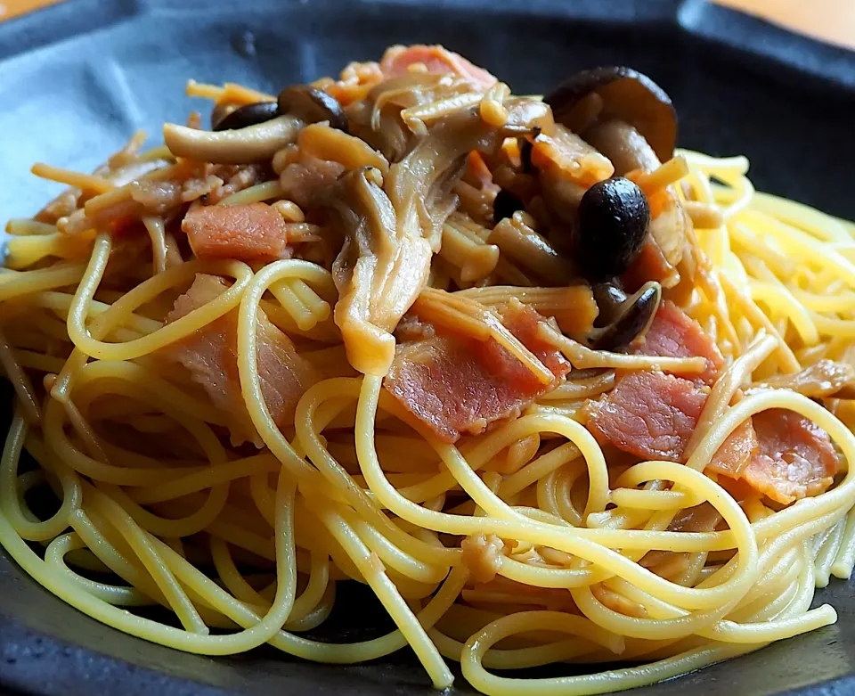 森のきのこパスタ🍄和風バター醤油味|いちごさん