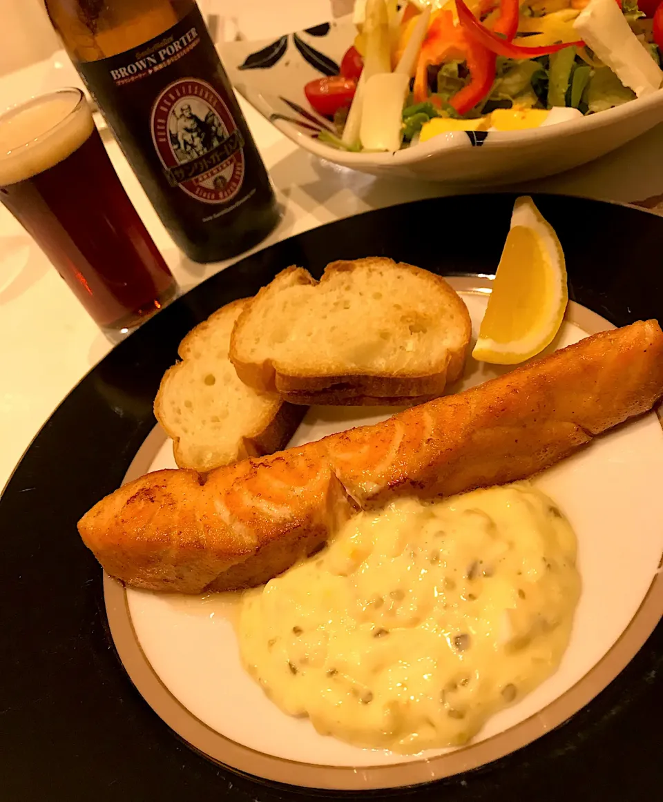 サーモンムニエル・タルタルソースで〜🍻😋|ナムナムさん