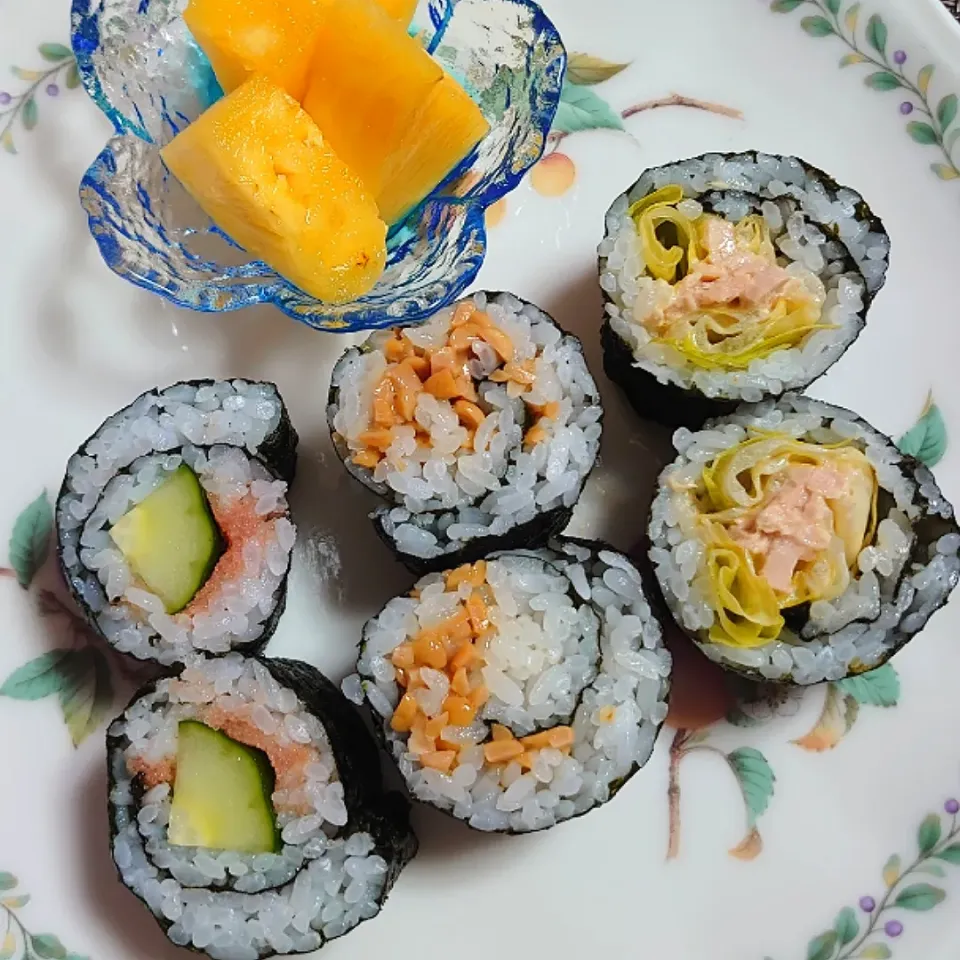 3種類海苔巻きで朝ご飯🌄|ポチさん