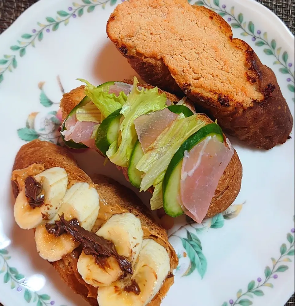 フランスバンでオープンサンドで朝ご飯🌄|ポチさん