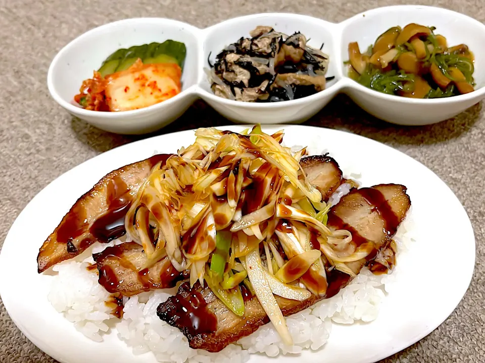 ネギ焼豚丼😊♬|ちゃびきゅさん