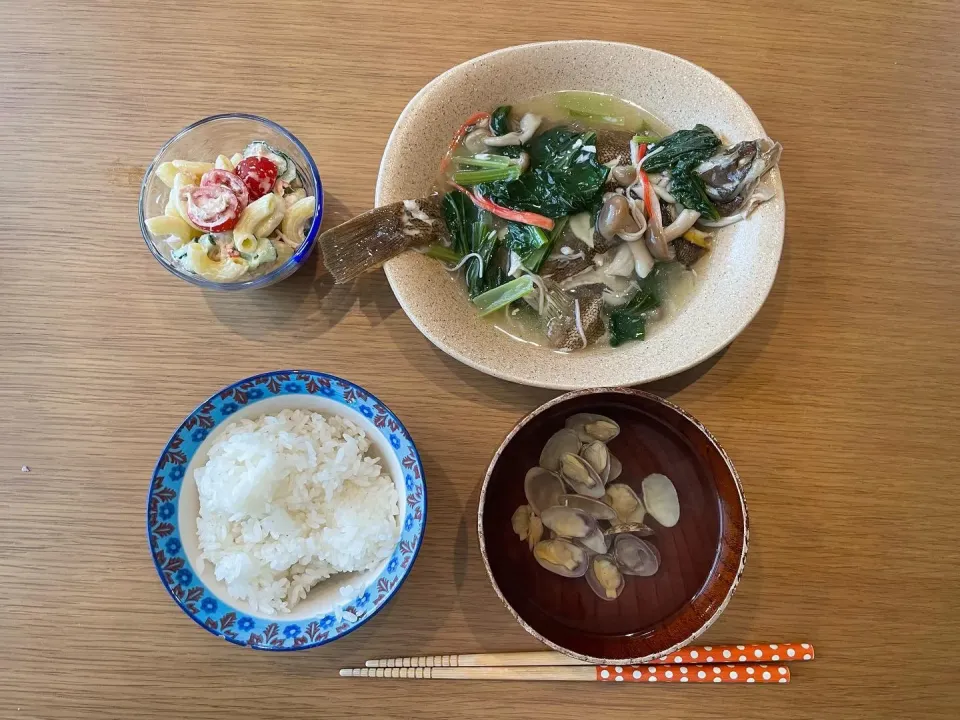 カレイの小松菜しめじ餡掛け マカロニサラダ あさりのお吸い物|おーたたくとさん