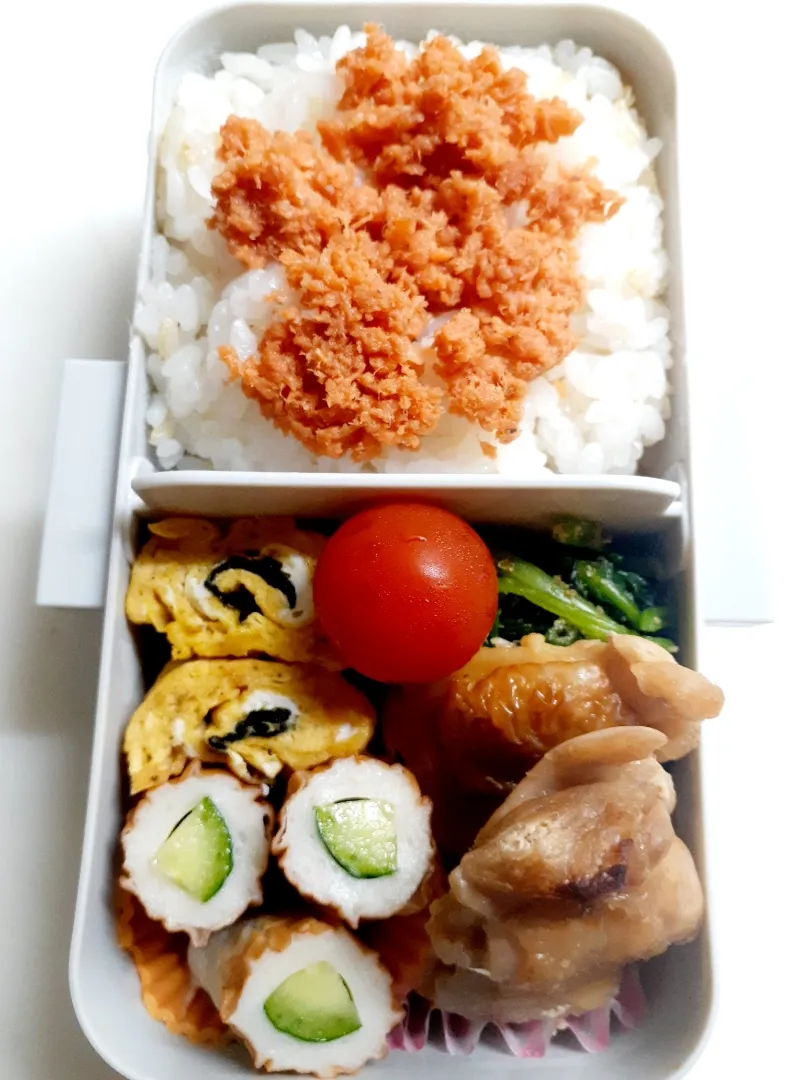 ☆中学生弁当☆玄米入り鮭ごはん、ほうれんそうごま和え、照焼、竹輪胡瓜、海苔卵焼き、ミニトマト|ｼｮｺﾗさん