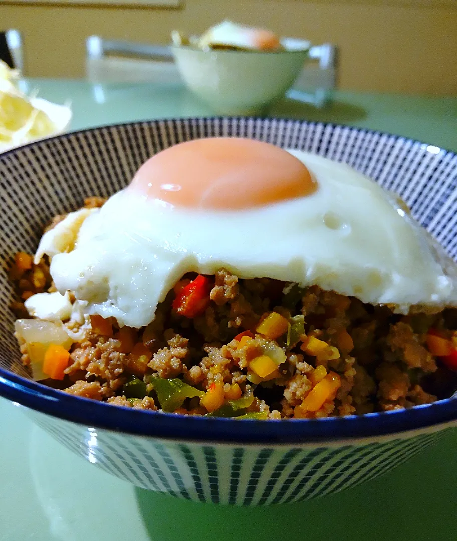 Snapdishの料理写真:ガパオライス丼😁|かずにゃさん