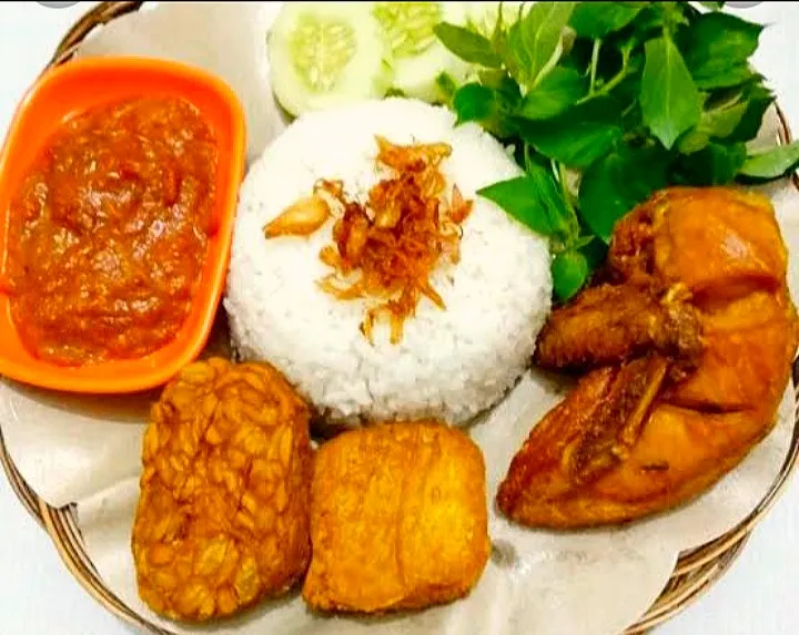 pecel ayam|Lauren Geaさん