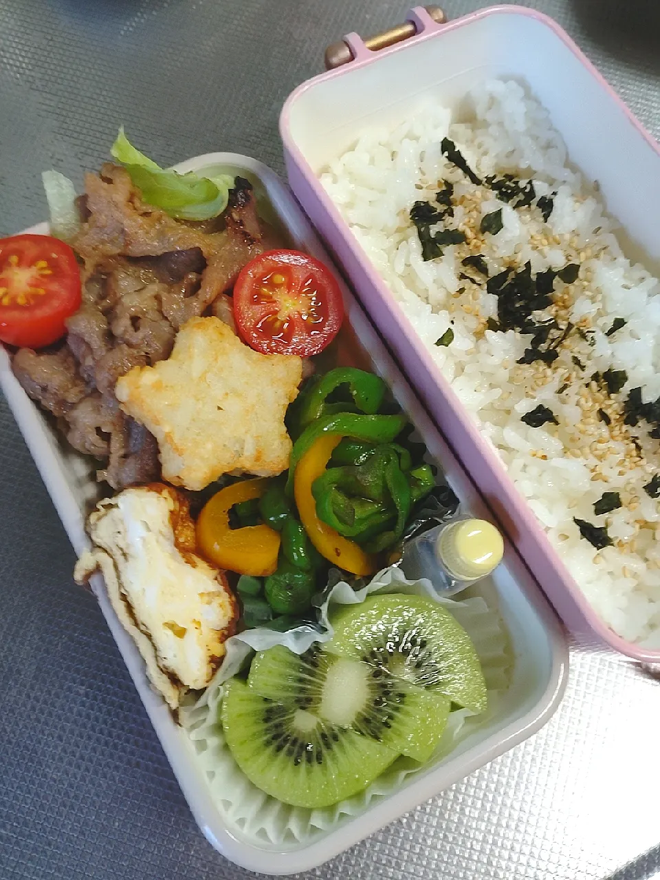 Snapdishの料理写真:肉炒め弁当|ぱんださん