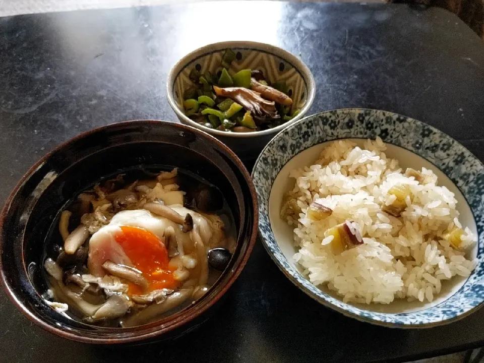 Snapdishの料理写真:夜勤明け芋ご飯・月見（十五夜だけては無い秋の月）きのこ汁・付け合せ|Tarou  Masayukiさん