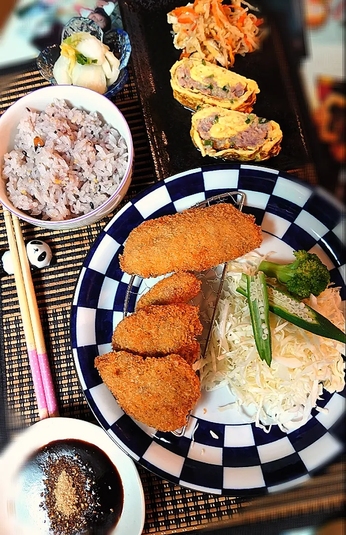 ヒレカツとアジフライで夕ご飯🍴|ポチさん