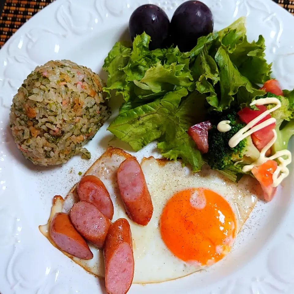 悪魔のおにぎり🍙で朝ご飯🌄|ポチさん