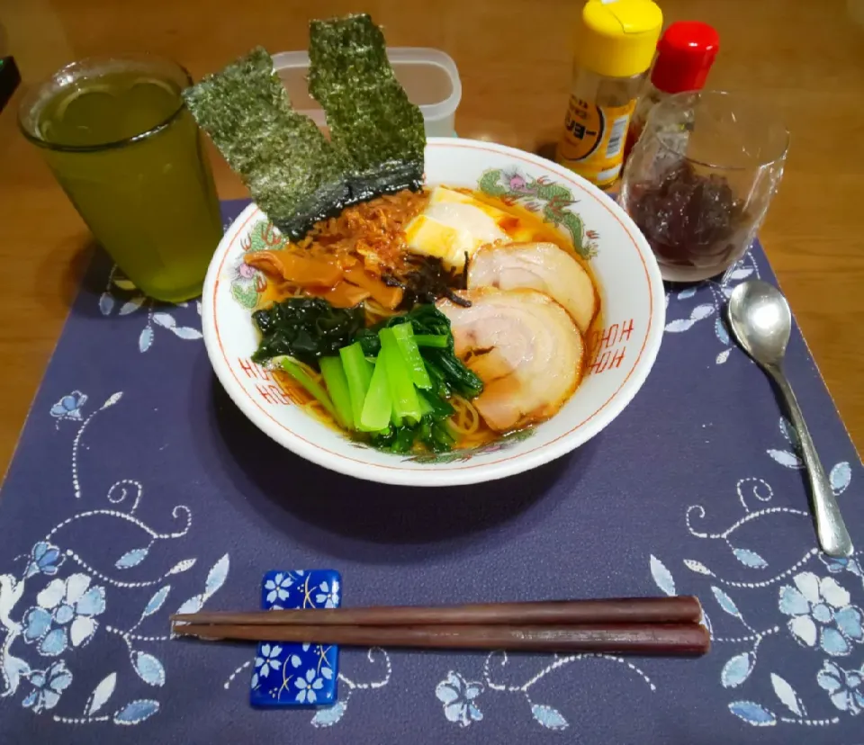 Snapdishの料理写真:特製ラーメン(昼飯)|enarinさん