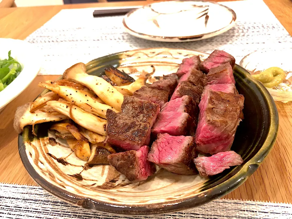 STEAK 🥩 ♪  リブロース230g😋|BUBUさん