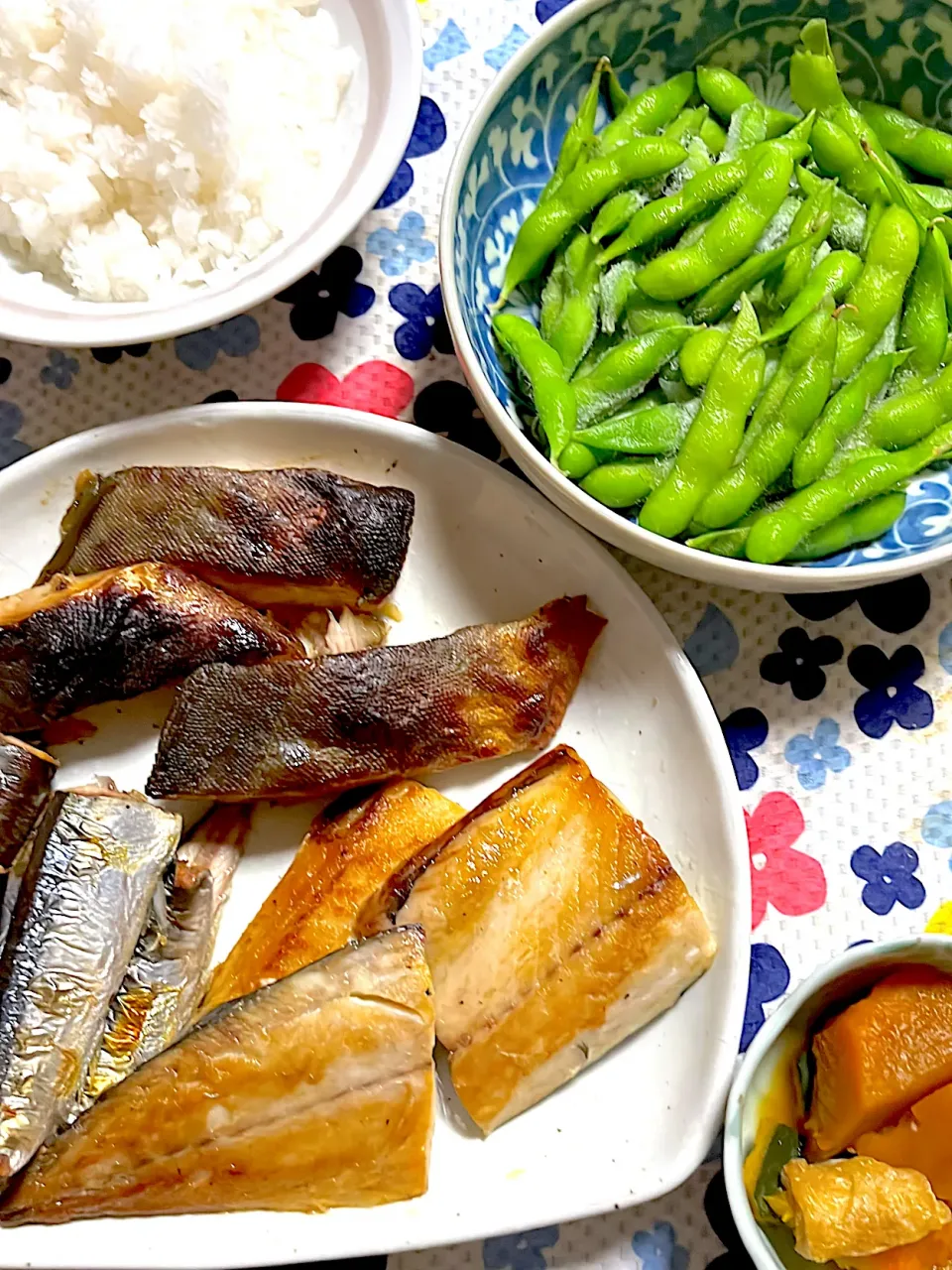 焼き魚色々　南瓜煮　大根おろし　枝豆|4jinoanataさん