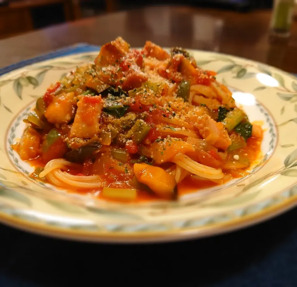 茄子、菜っ葉のトマトソースパスタ(^_^)ﾉ|しーPaPaさん