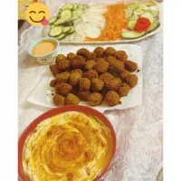 Snapdishの料理写真:#Falafel and hummus|tauseefさん