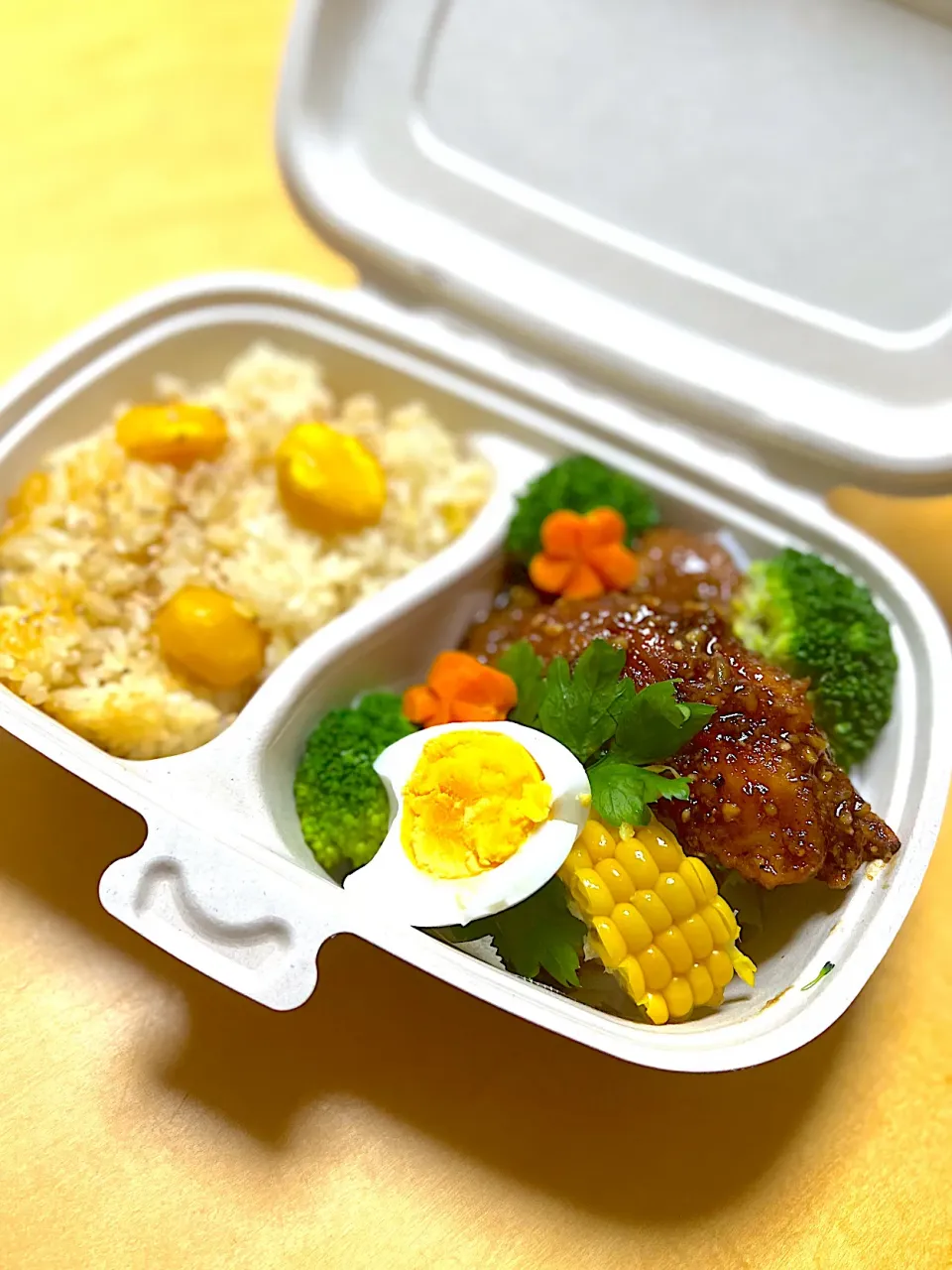 【冷凍して送ります】甘辛手羽先と栗ご飯のお弁当|Lily2525さん