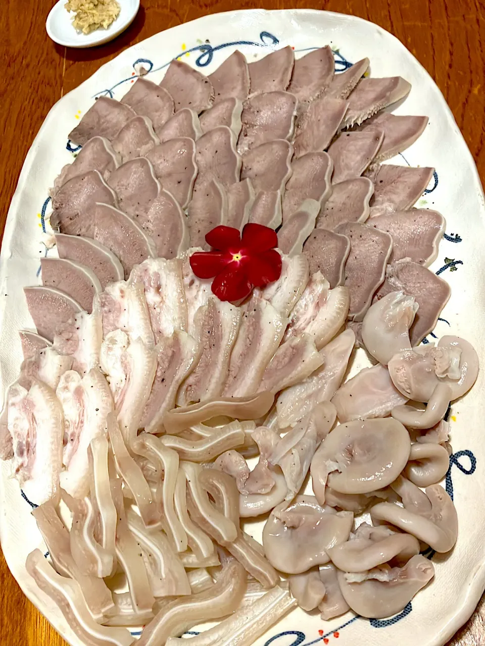 Snapdishの料理写真:豚盛り合わせ|麹ラブかっかさん