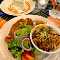 Cafe Mary Grace’s Olive and Chorizo Pasta, Local Greens with Chili Daing Dressing and Salted Caramel Cake|Victorio G.さん