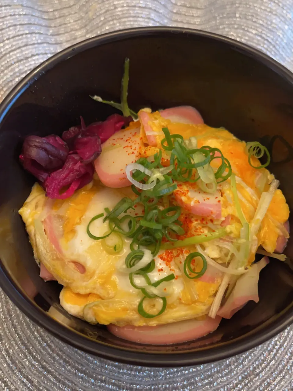 明日のお弁当🍱　かまぼこ丼🍜|miyuuさん