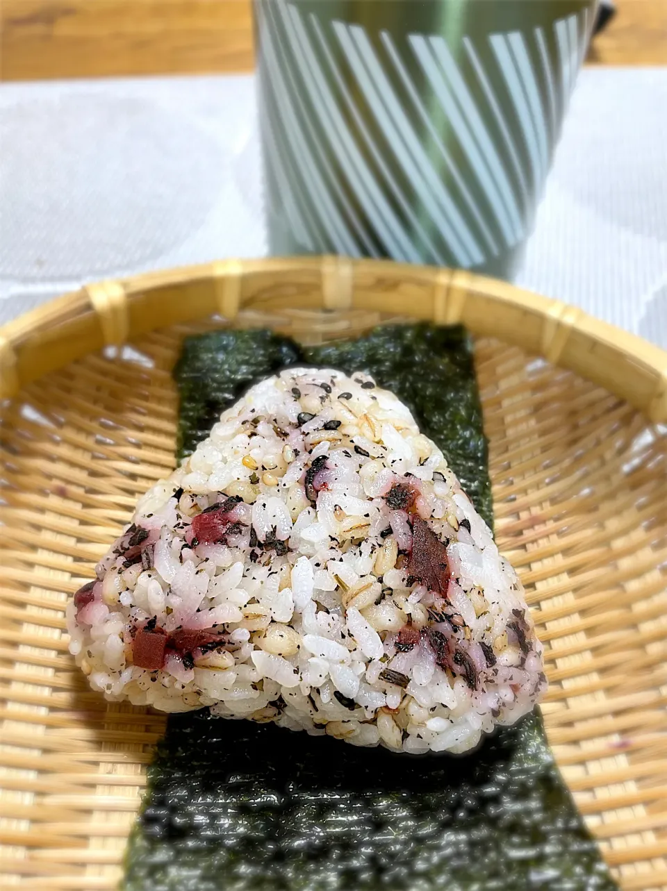 もち麦ごはん梅むすび🍙|morimi32さん