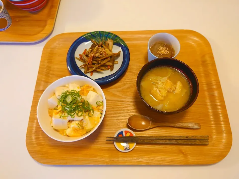 今日の夕食　SDモニター☆絹豆腐使用の豆腐卵とじ丼、舞茸入りきんぴら、ところてん、キャベツの味噌汁|pinknari🐰🌈さん