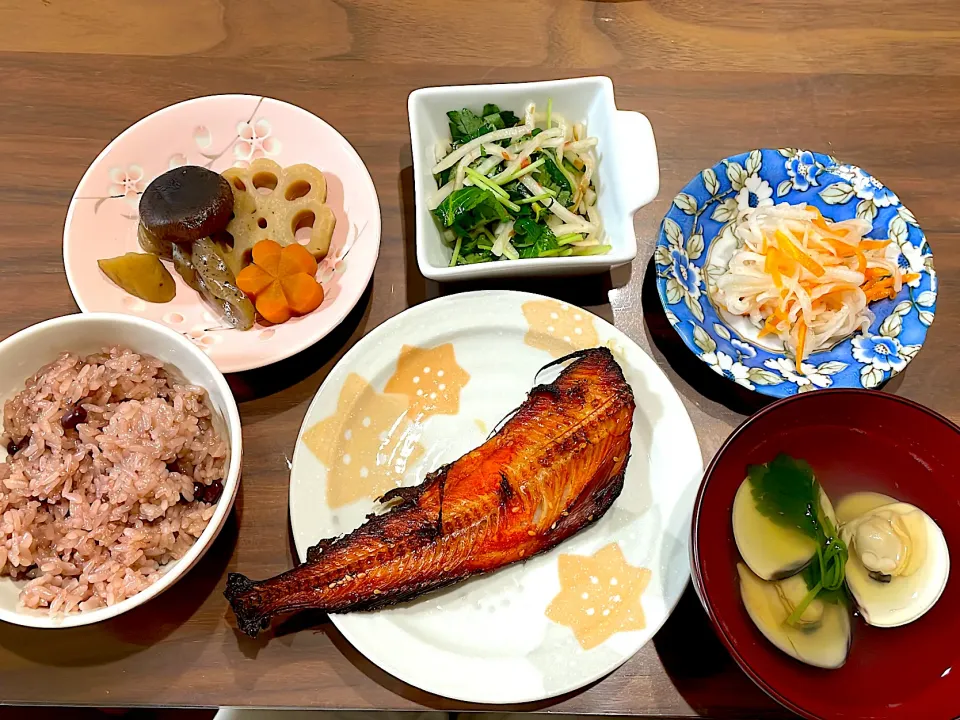 お食い初め残り　ほっけみりん干し　はまぐりお吸い物　紅白なます　大根と三つ葉の梅おかか和え　煮物|おさむん17さん