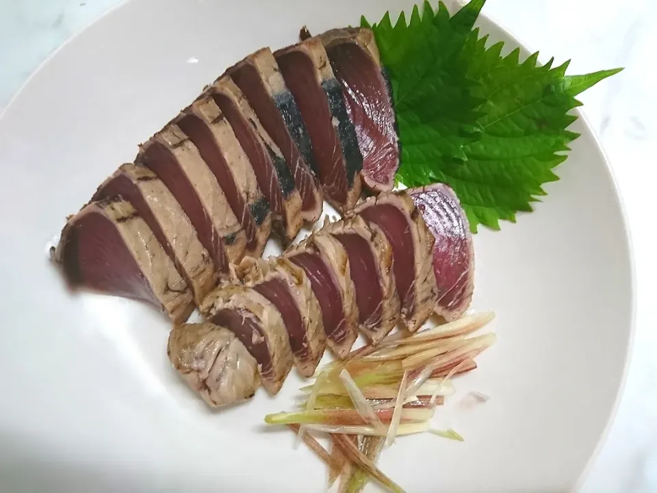 今日の調理
狸の宴シリーズ
今宵の献立

[前菜]
オクラの胡麻和え(和食)
涼拌木耳(支那料理/四川版)

[お刺身]
鰹の叩き&なめろう(和食)←写真の物
烏賊フェ(朝鮮料理)

[主菜]
貴妃鶏翅(手羽先の煮込み)
※保存してた物
[〆]
あくまで予定。
此処迄、たどり着けるのか⁉️( ・∀・)
中華冷麺or韓国|タヌキさん