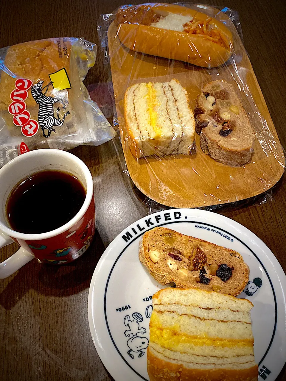 Snapdishの料理写真:調理パン　ゼブラパン　ドライフルーツとカシューナッツ入りライ麦パンフリュイ　コーヒー|ch＊K*∀o(^^*)♪さん