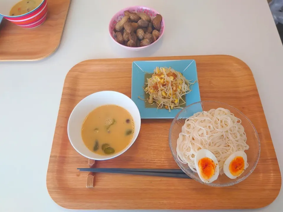 今日の昼食　トムヤムスープ、そうめん、もやしサラダ、茹で落花生|pinknari🐰🌈さん