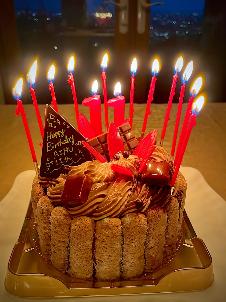 Snapdishの料理写真:Flowerさんの料理 Flowerさんの料理 お誕生日ケーキは、再生ボタン☝️でしたが…次男の誕生日ケーキは、ゴッホの星月夜🌘でしたが、今年はチョコレートケーキ|Flowerさん