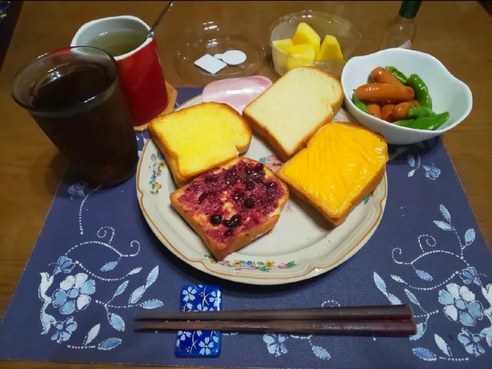 トーストと炒め物(昼飯)|enarinさん