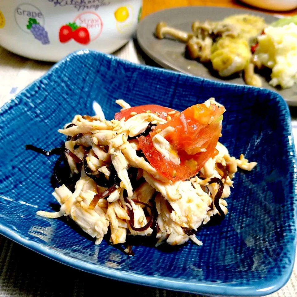 トマトと鶏にく塩昆布和え🍅|とまと🍅さん