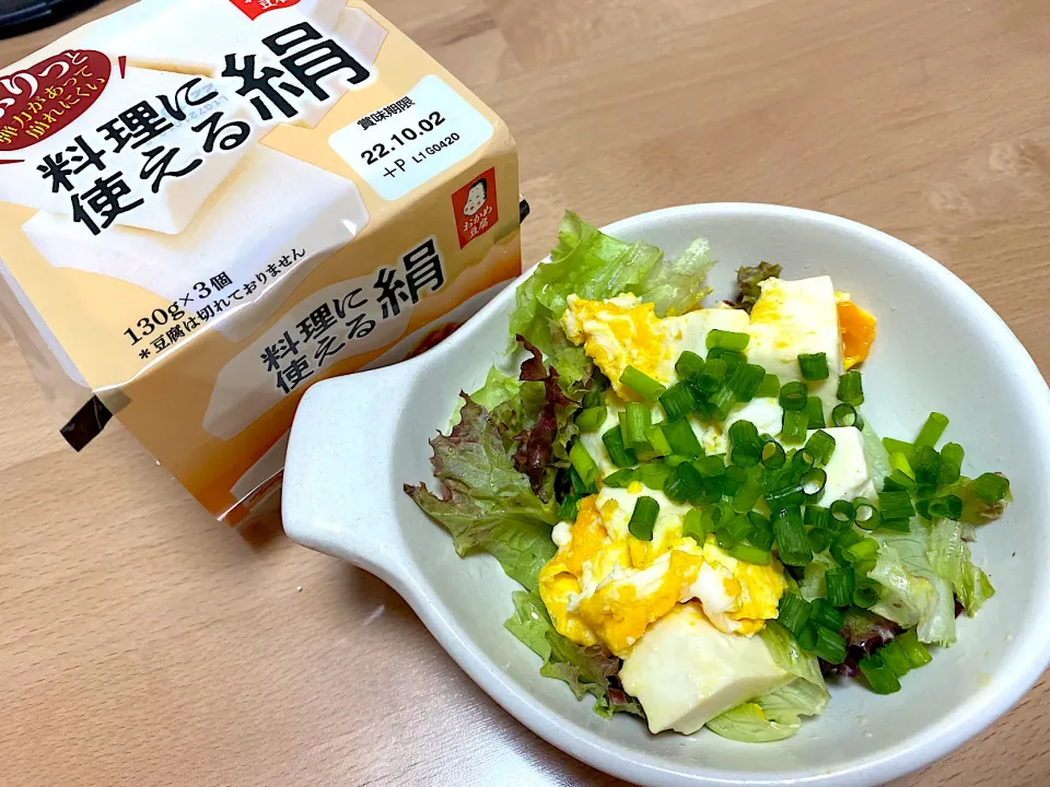 Snapdishの料理写真:絹豆腐と卵のパパッと炒め🍳|かおちゃんさん