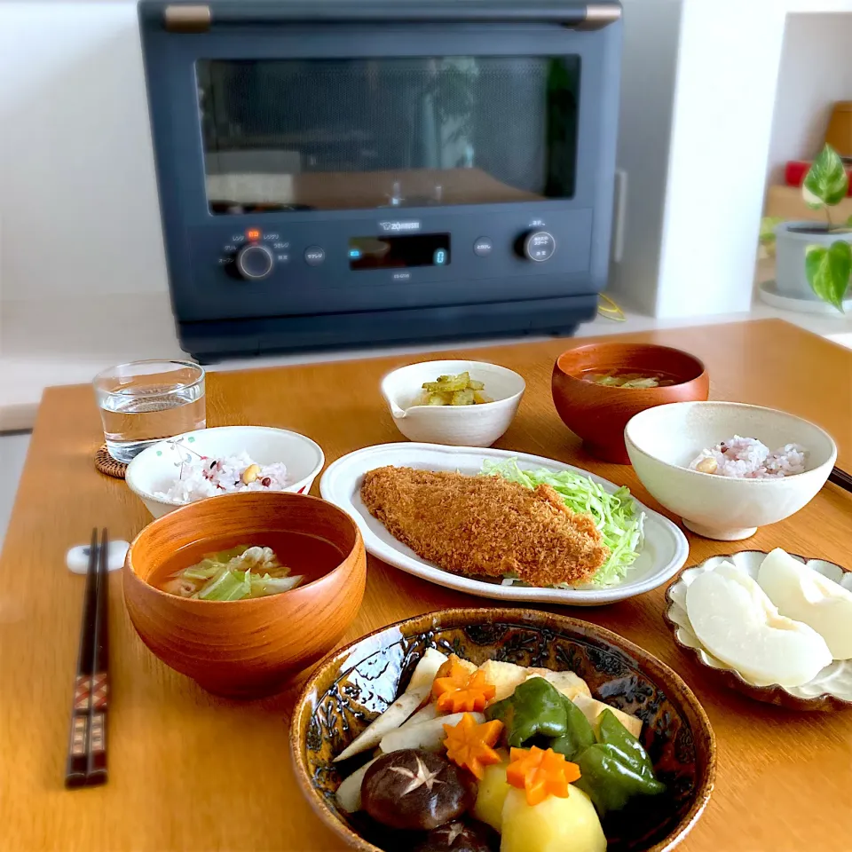 煮物とフライでお昼ごはん|むぎこさん