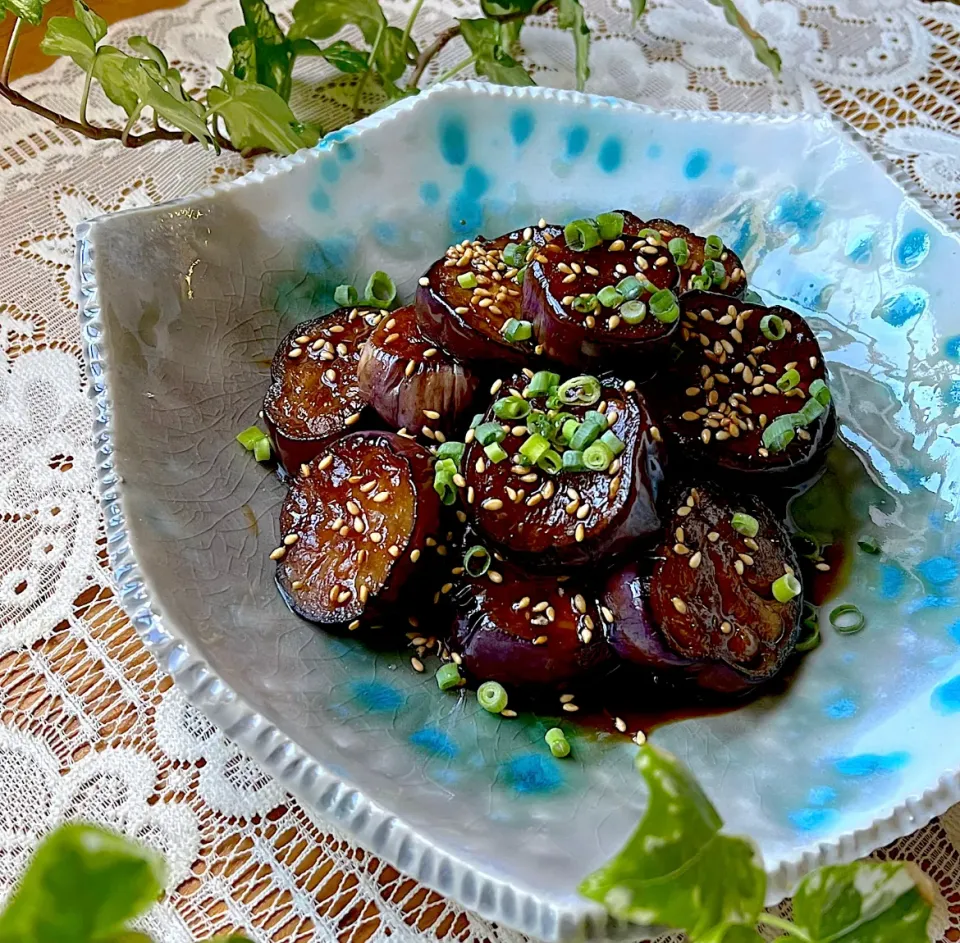 🍆焼けた茄子がトロントロン💦　もはや茄子は飲み物⁉️こっくり照り焼きナス🍆|Hollyさん